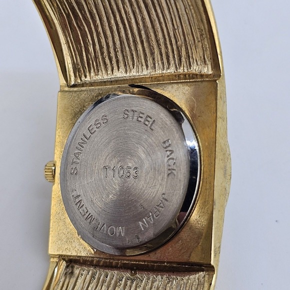 28MM Women's Gold Tone Hammered Cuff Watch Crystal Bezel 5.75" New Battery - Picture 5 of 13